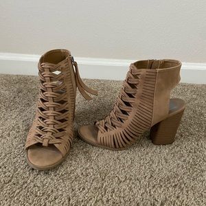 DV block heel sandals